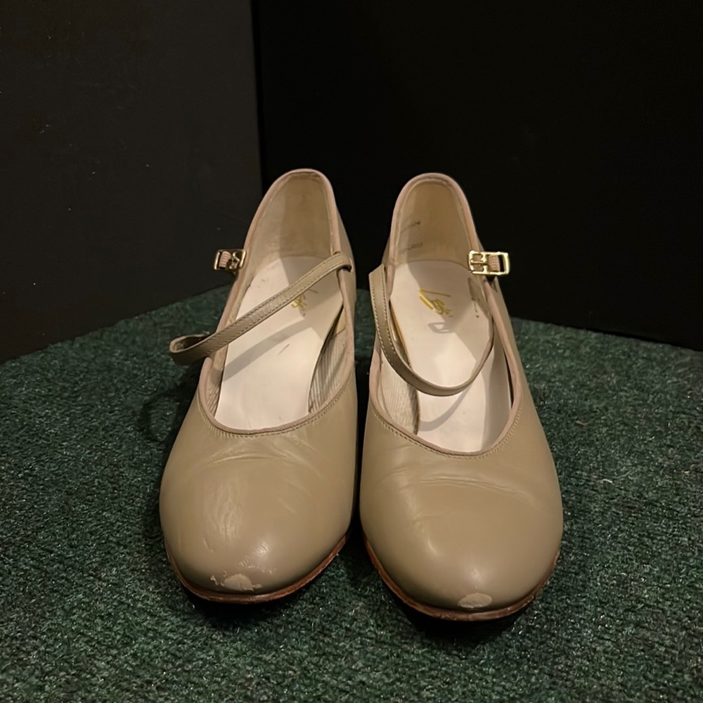 Leo’s character shoes, tan, size 9M